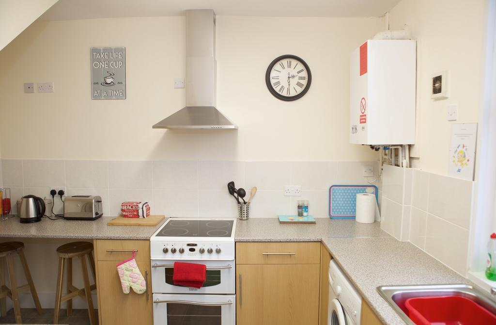 Serviced Lets - 152/154 Bath Road 3*