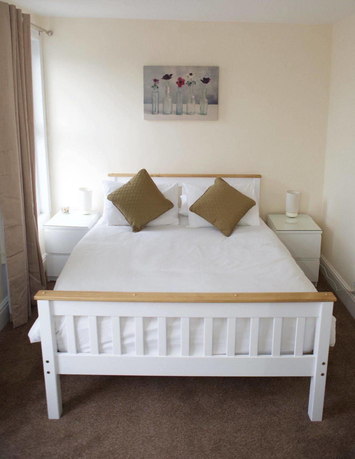Serviced Lets - 152/154 Bath Road Affittacamere 3*