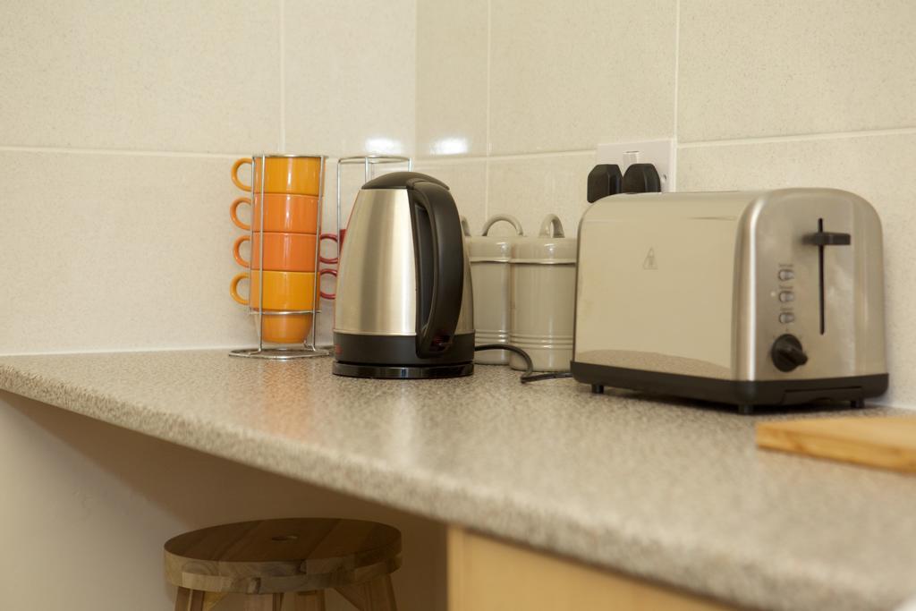 Serviced Lets - 152/154 Bath Road Pensjonat Bristol