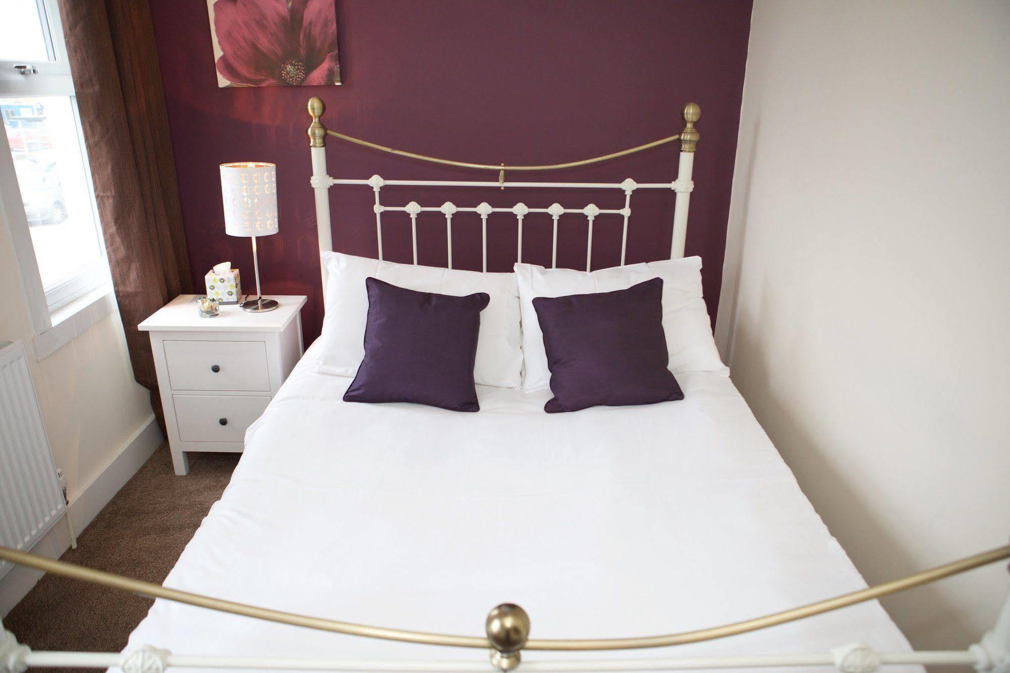Serviced Lets - 152/154 Bath Road Pensjonat 3*
