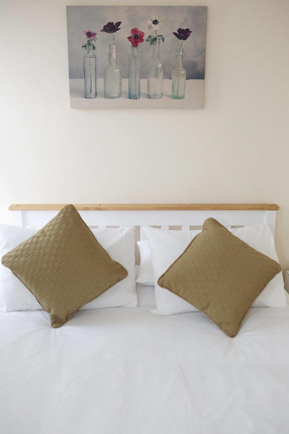 Serviced Lets - 152/154 Bath Road